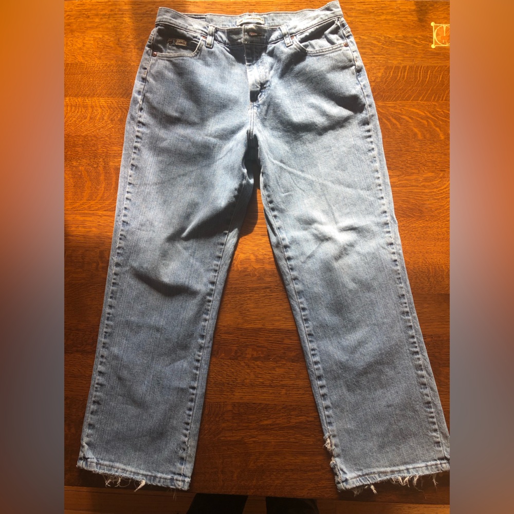 Lee relaxed for size 10 short, vintage vibe, relaxed fit